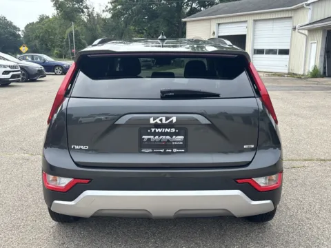 More photos of 2024 Kia Niro LX at Twins Chrysler Dodge Jeep Ram, MI