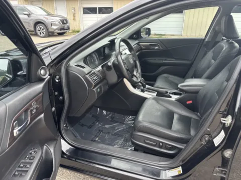 More photos of 2017 Honda Accord Sedan EX-L V6 at Twins Chrysler Dodge Jeep Ram, MI