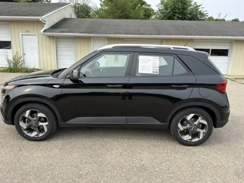 More photos of 2023 Hyundai Venue SEL at Twins Chrysler Dodge Jeep Ram, MI