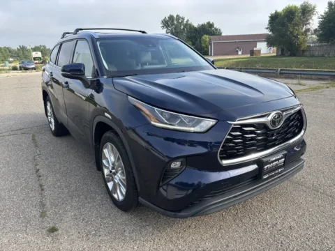 Blue 2022 Toyota Highlander Limited for sale in Wayland, MI