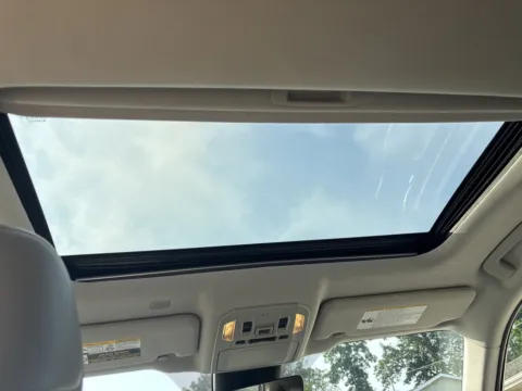 More photos of 2022 Toyota Highlander Limited at Twins Chrysler Dodge Jeep Ram, MI