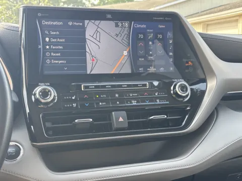 More photos of 2022 Toyota Highlander Limited at Twins Chrysler Dodge Jeep Ram, MI