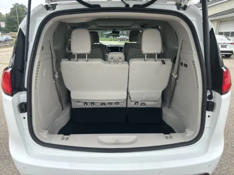 More photos of 2019 Chrysler Pacifica Limited at Twins Chrysler Dodge Jeep Ram, MI
