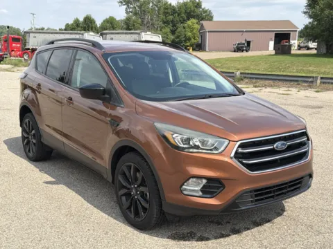 Red 2017 Ford Escape SE for sale in Wayland, MI