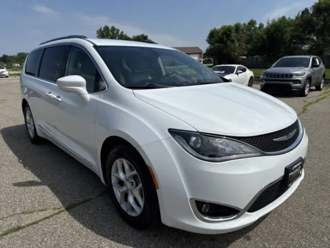 White 2018 Chrysler Pacifica Touring L for sale in Wayland, MI