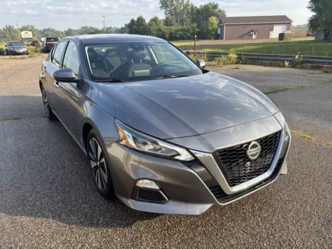 Gray 2022 Nissan Altima 2.5 SV for sale in Wayland, MI