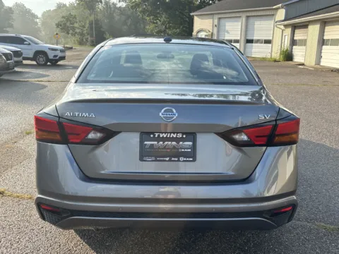 More photos of 2022 Nissan Altima 2.5 SV at Twins Chrysler Dodge Jeep Ram, MI