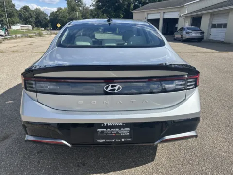 More photos of 2025 Hyundai Sonata SEL at Twins Chrysler Dodge Jeep Ram, MI