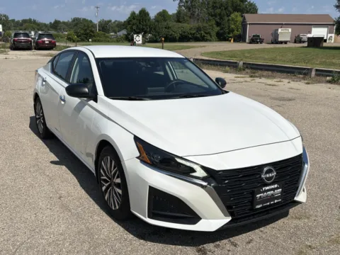 White 2024 Nissan Altima 2.5 SV for sale in Wayland, MI
