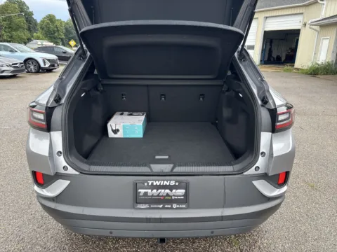 More photos of 2023 Volkswagen ID.4 Pro at Twins Chrysler Dodge Jeep Ram, MI