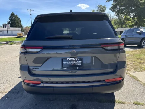 More photos of 2027 Jeep Grand Cherokee Laredo Altitude at Twins Chrysler Dodge Jeep Ram, MI
