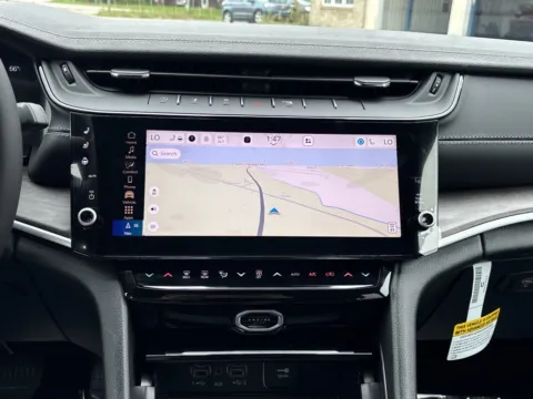 More photos of 2027 Jeep Grand Cherokee Limited Reserve at Twins Chrysler Dodge Jeep Ram, MI