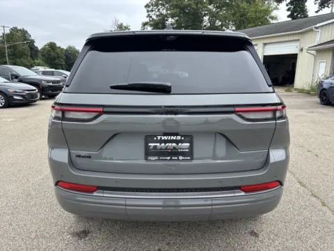 More photos of 2027 Jeep Grand Cherokee Limited Reserve at Twins Chrysler Dodge Jeep Ram, MI