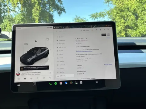More photos of 2022 Tesla Model Y Performance at Twins Chrysler Dodge Jeep Ram, MI