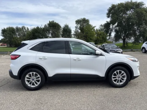 More photos of 2021 Ford Escape SE at Twins Chrysler Dodge Jeep Ram, MI