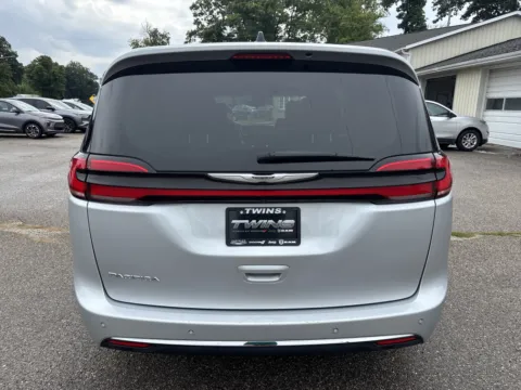 More photos of 2023 Chrysler Pacifica Touring L at Twins Chrysler Dodge Jeep Ram, MI