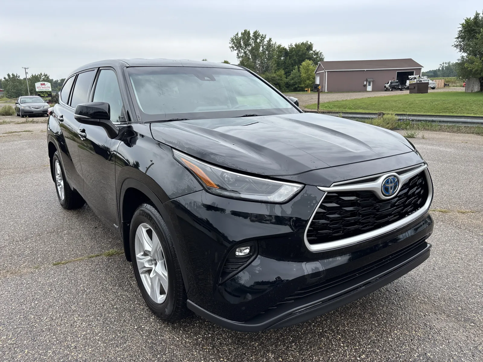 Black 2022 Toyota Highlander Hybrid LE for sale in Wayland, MI