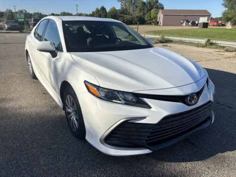 White 2023 Toyota Camry Hybrid LE for sale in Wayland, MI