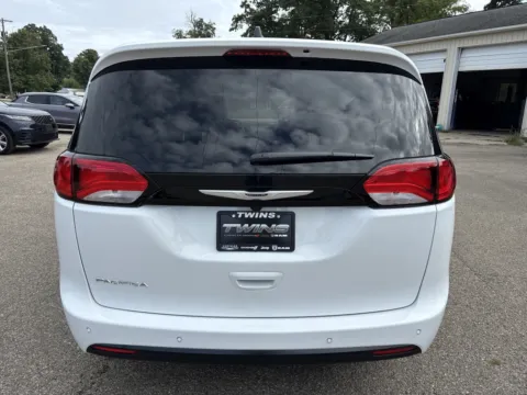More photos of 2027 Chrysler Pacifica LX at Twins Chrysler Dodge Jeep Ram, MI