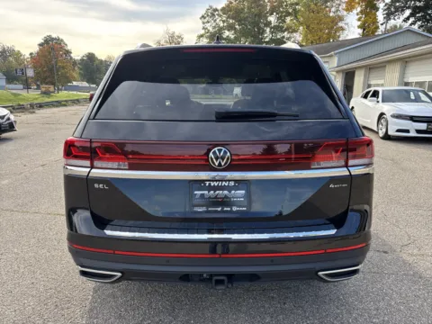 More photos of 2024 Volkswagen Atlas 2.0T SEL at Twins Chrysler Dodge Jeep Ram, MI