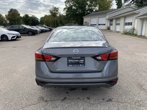 More photos of 2022 Nissan Altima 2.5 S at Twins Chrysler Dodge Jeep Ram, MI