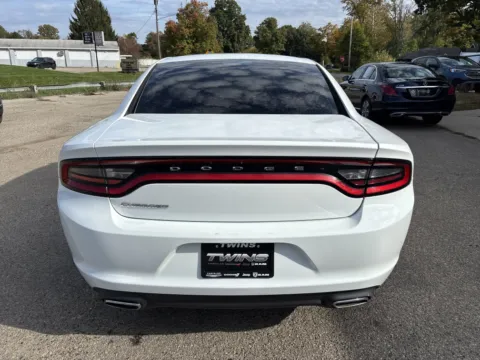 More photos of 2016 Dodge Charger SE at Twins Chrysler Dodge Jeep Ram, MI
