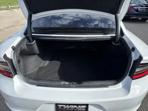 More photos of 2016 Dodge Charger SE at Twins Chrysler Dodge Jeep Ram, MI