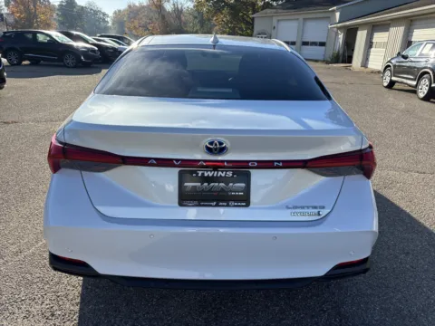 More photos of 2021 Toyota Avalon Hybrid Limited at Twins Chrysler Dodge Jeep Ram, MI