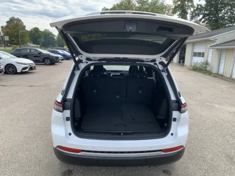 More photos of 2027 Jeep Grand Cherokee Limited at Twins Chrysler Dodge Jeep Ram, MI