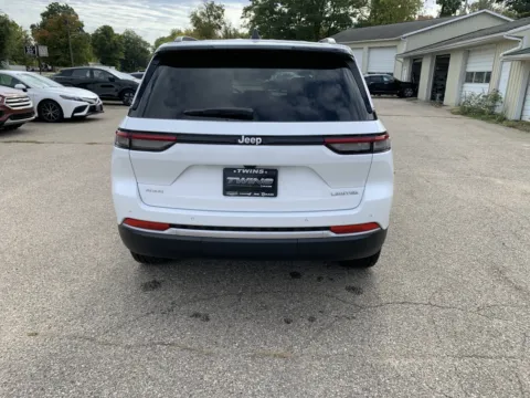More photos of 2027 Jeep Grand Cherokee Limited at Twins Chrysler Dodge Jeep Ram, MI