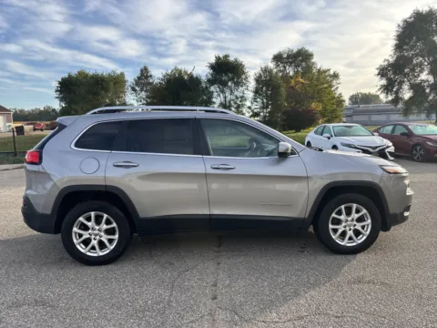 Silver 2018 Jeep Cherokee Latitude Plus for sale in Wayland, MI