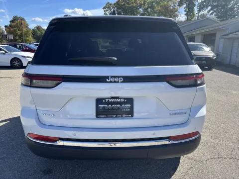 More photos of 2027 Jeep Grand Cherokee Laredo at Twins Chrysler Dodge Jeep Ram, MI