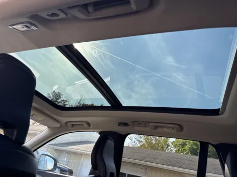 More photos of 2022 Volvo XC90 Momentum at Twins Chrysler Dodge Jeep Ram, MI