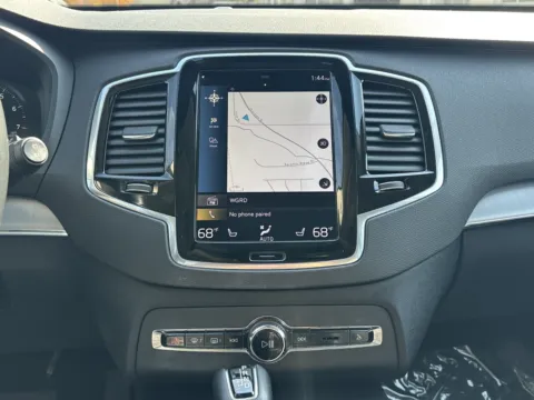 More photos of 2022 Volvo XC90 Momentum at Twins Chrysler Dodge Jeep Ram, MI
