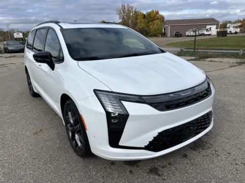 White 2027 Chrysler Pacifica Limited for sale in Wayland, MI