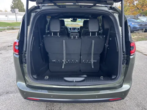 More photos of 2027 Chrysler Pacifica Limited at Twins Chrysler Dodge Jeep Ram, MI