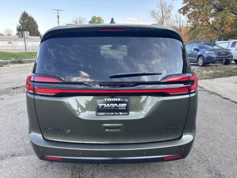More photos of 2027 Chrysler Pacifica Limited at Twins Chrysler Dodge Jeep Ram, MI