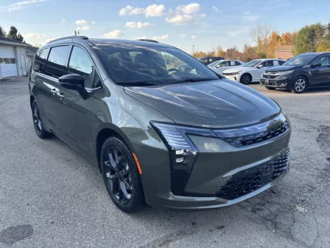 Green 2027 Chrysler Pacifica Limited for sale in Wayland, MI
