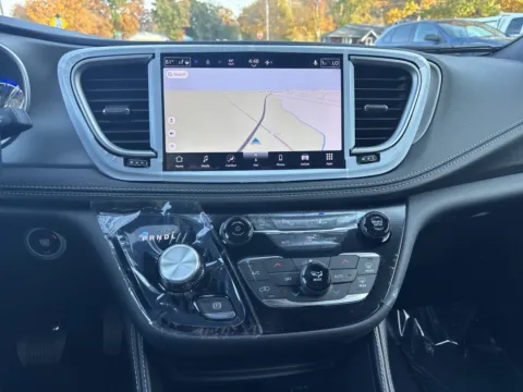 More photos of 2027 Chrysler Pacifica Limited at Twins Chrysler Dodge Jeep Ram, MI