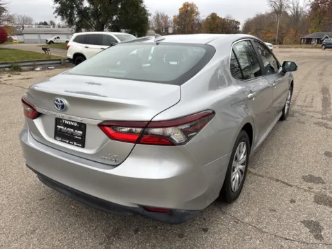 More photos of 2022 Toyota Camry Hybrid LE at Twins Chrysler Dodge Jeep Ram, MI