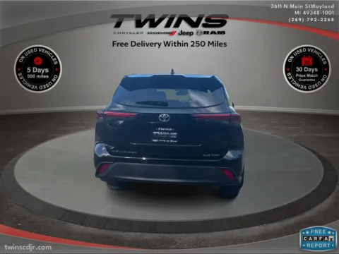 More photos of 2022 Toyota Highlander XLE at Twins Chrysler Dodge Jeep Ram, MI