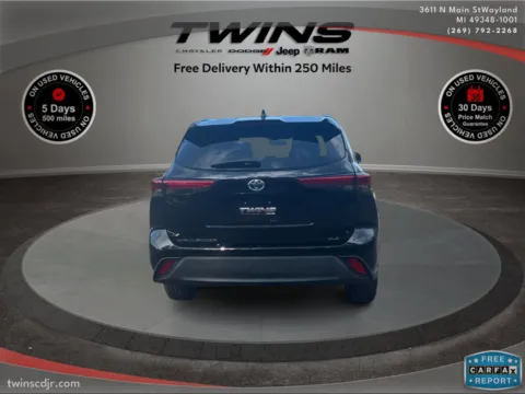 More photos of 2021 Toyota Highlander Hybrid XLE at Twins Chrysler Dodge Jeep Ram, MI