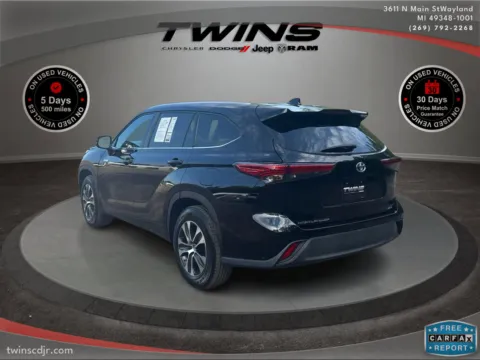 More photos of 2021 Toyota Highlander Hybrid XLE at Twins Chrysler Dodge Jeep Ram, MI