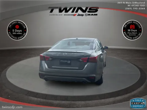 More photos of 2023 Nissan Altima 2.5 SL at Twins Chrysler Dodge Jeep Ram, MI
