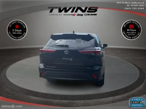 More photos of 2021 Toyota Highlander L at Twins Chrysler Dodge Jeep Ram, MI