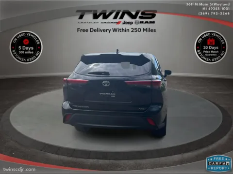 More photos of 2021 Toyota Highlander L at Twins Chrysler Dodge Jeep Ram, MI