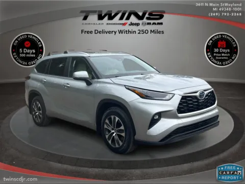 Silver 2023 Toyota Highlander Hybrid XLE for sale in Wayland, MI