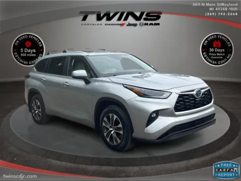 Silver 2023 Toyota Highlander Hybrid XLE for sale in Wayland, MI