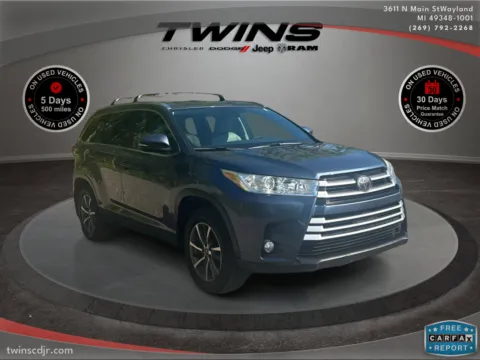 Blue 2017 Toyota Highlander XLE for sale in Wayland, MI