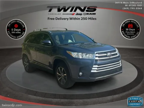Blue 2017 Toyota Highlander XLE for sale in Wayland, MI
